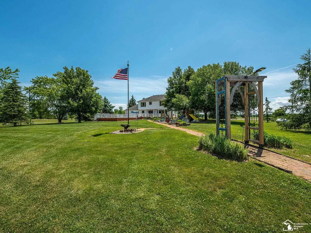 2223 Fix Road Frenchtown Township MI 48162