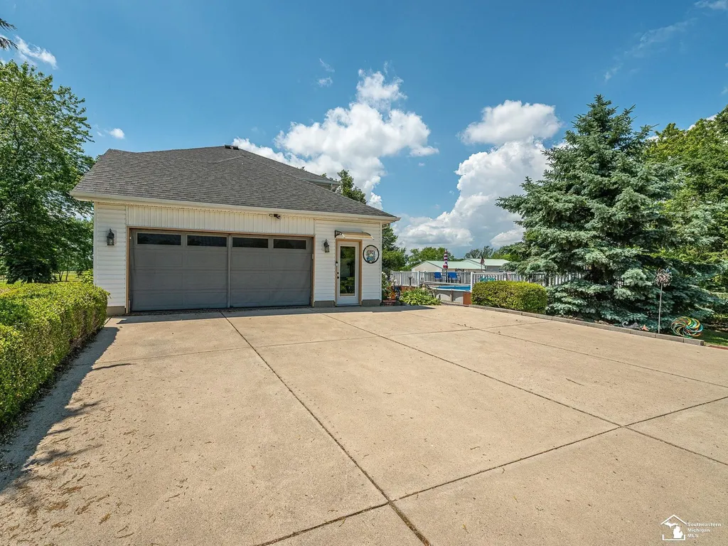 2223 Fix Road Frenchtown Township MI 48162