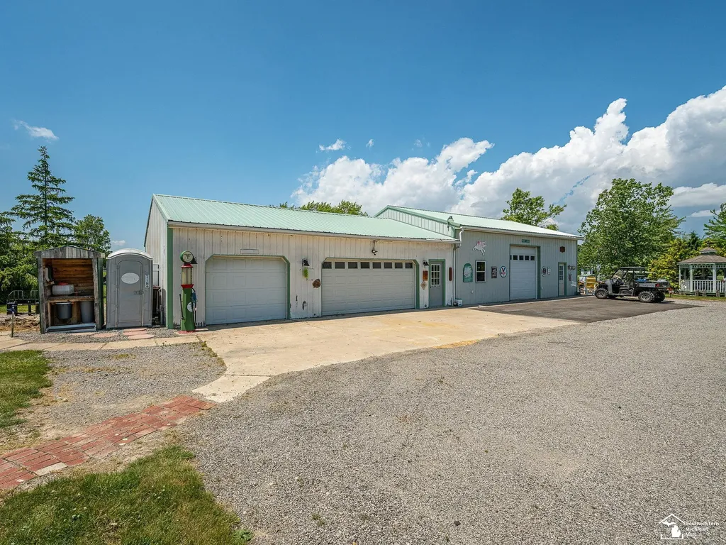 2223 Fix Road Frenchtown Township MI 48162
