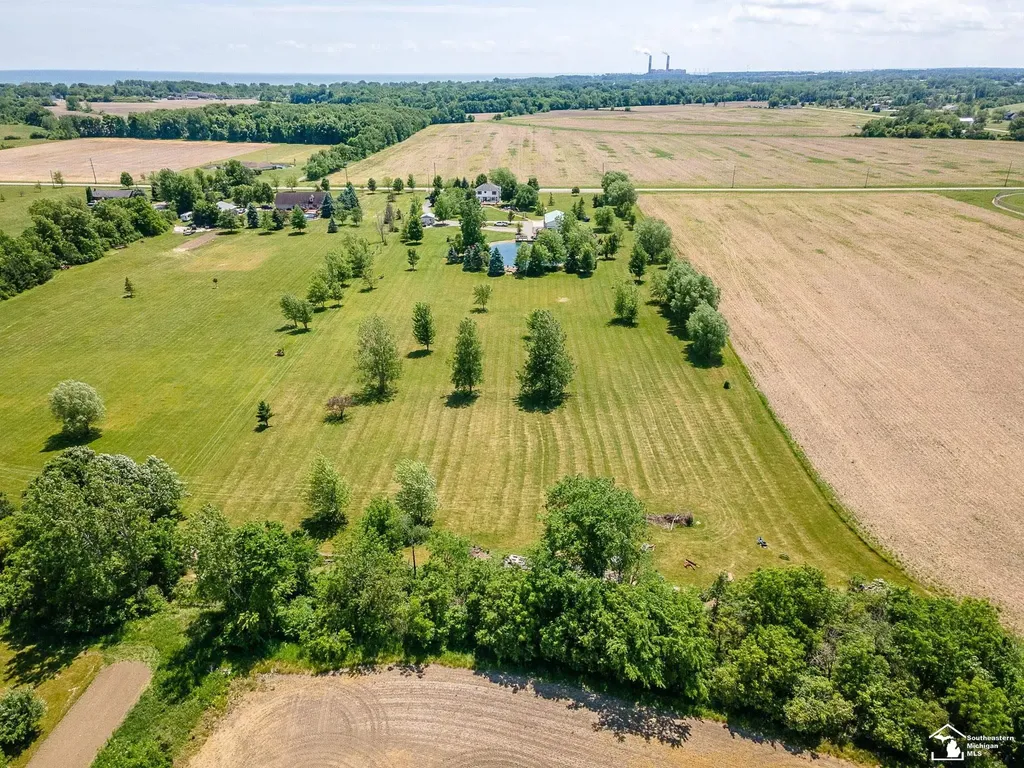 2223 Fix Road Frenchtown Township MI 48162