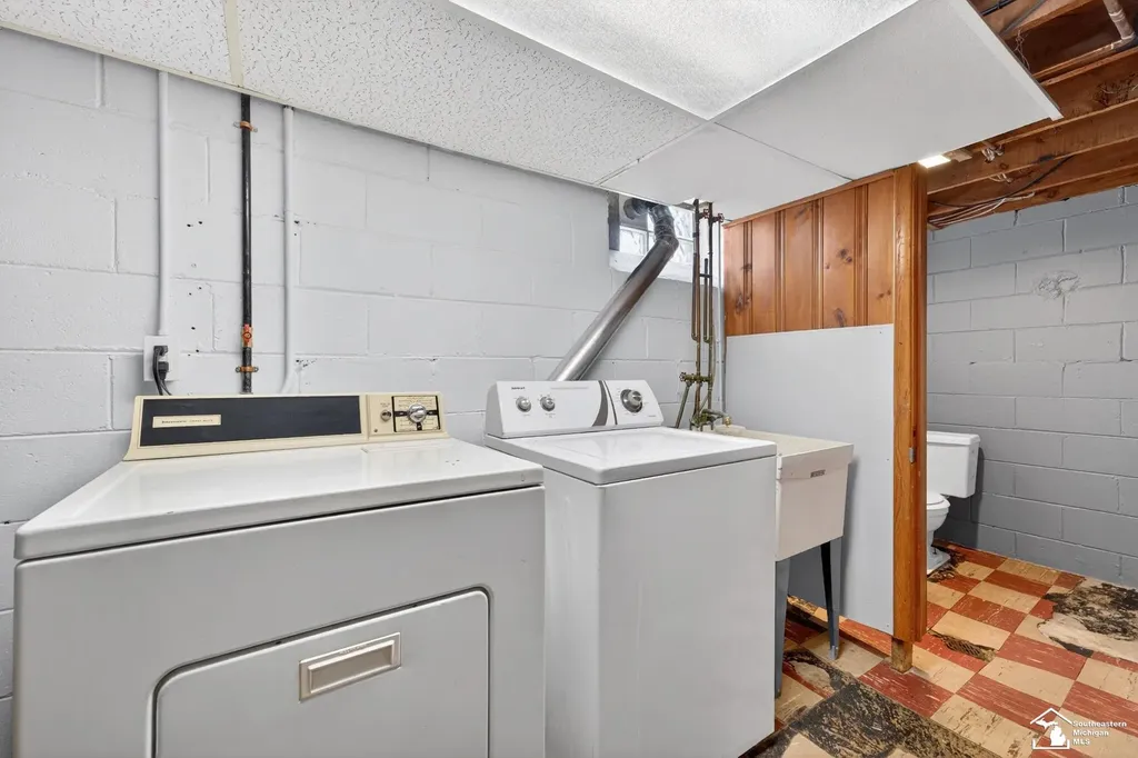 15580 Aster Avenue Allen Park City MI 48101