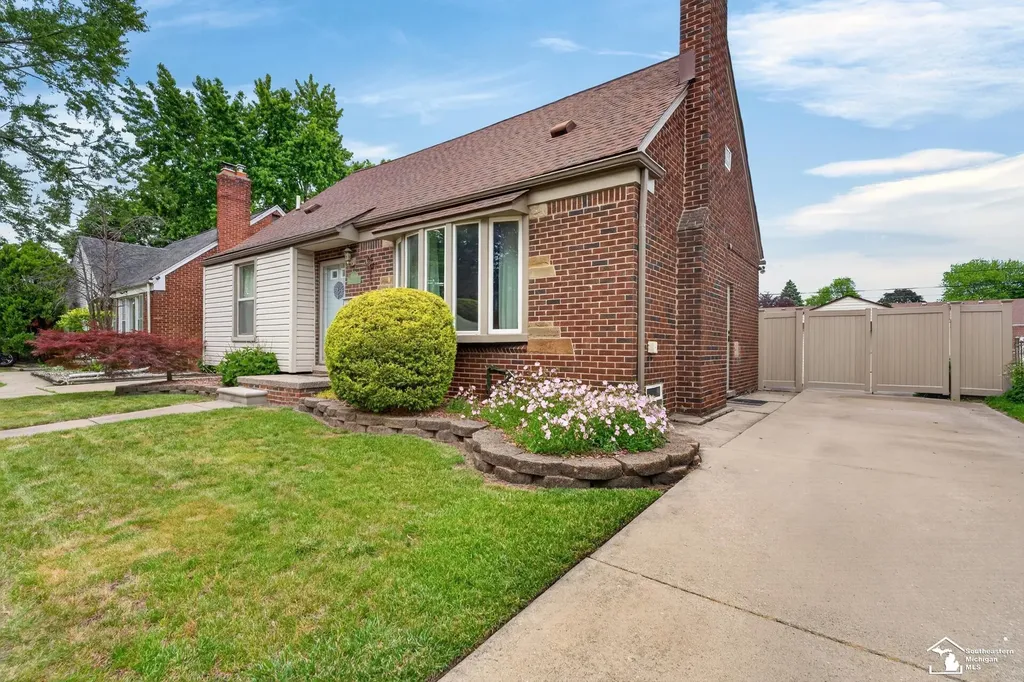 15580 Aster Avenue Allen Park City MI 48101