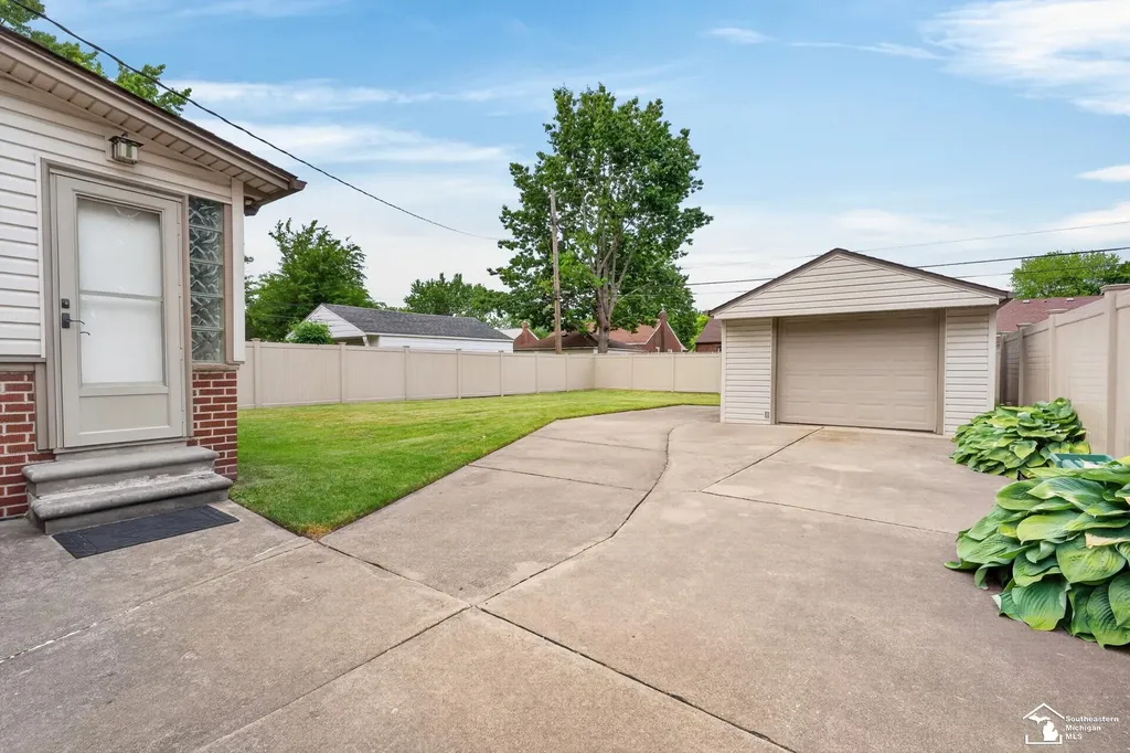 15580 Aster Avenue Allen Park City MI 48101
