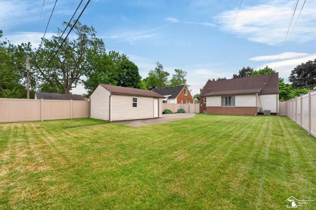 15580 Aster Avenue Allen Park City MI 48101