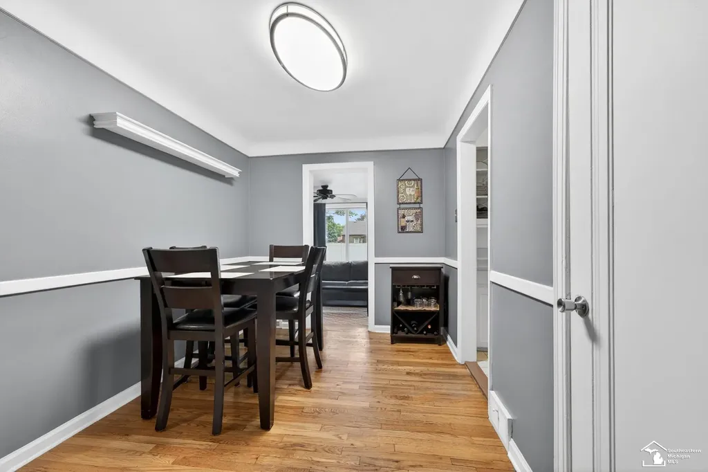 15580 Aster Avenue Allen Park City MI 48101
