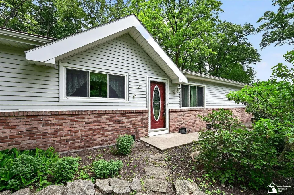 2854 Thunderbird Trail Bedford Township MI 48144