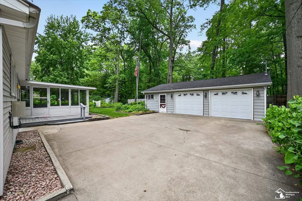 2854 Thunderbird Trail Bedford Township MI 48144