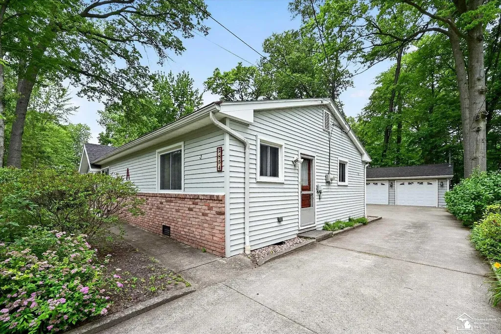 2854 Thunderbird Trail Bedford Township MI 48144