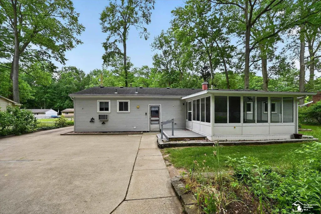 2854 Thunderbird Trail Bedford Township MI 48144