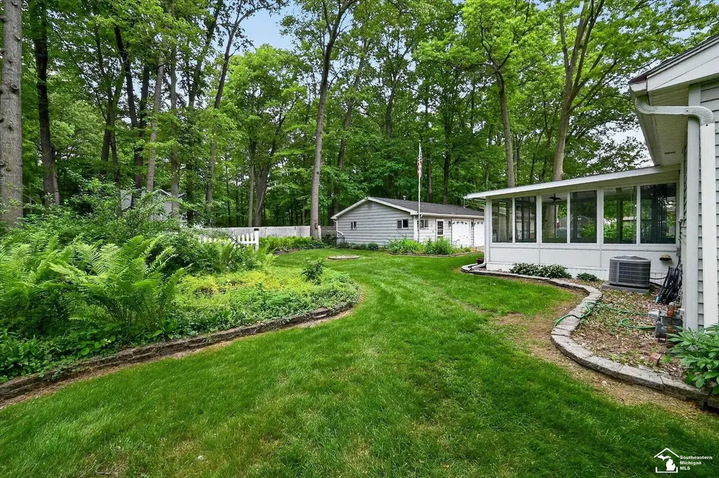 2854 Thunderbird Trail Bedford Township MI 48144