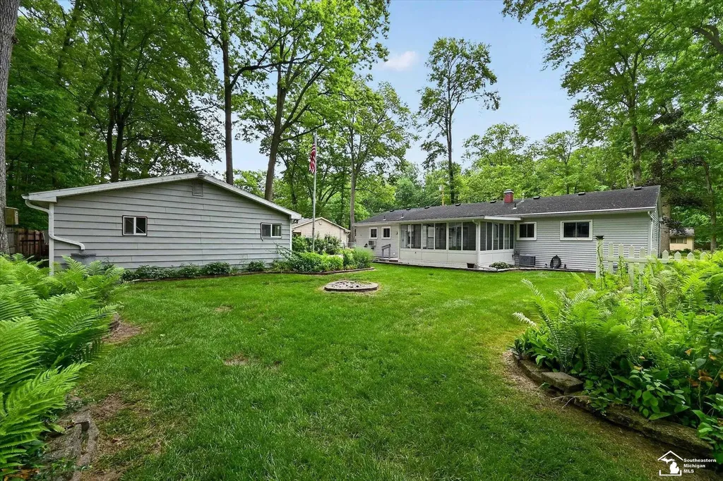 2854 Thunderbird Trail Bedford Township MI 48144