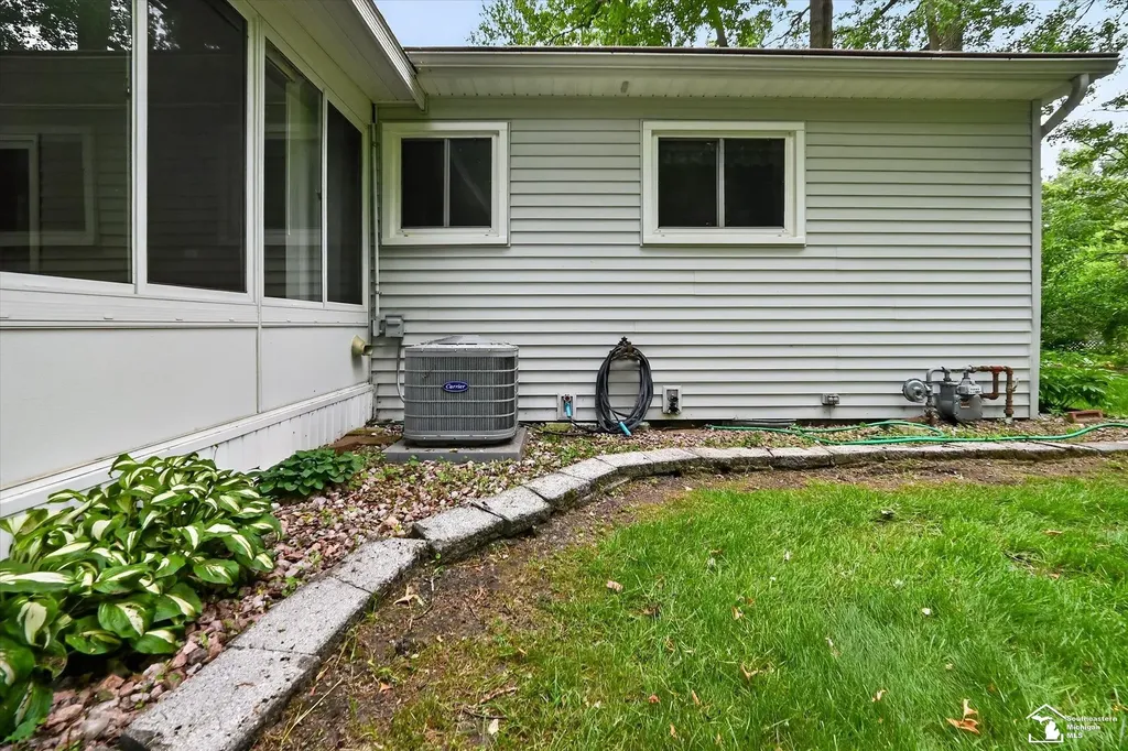 2854 Thunderbird Trail Bedford Township MI 48144