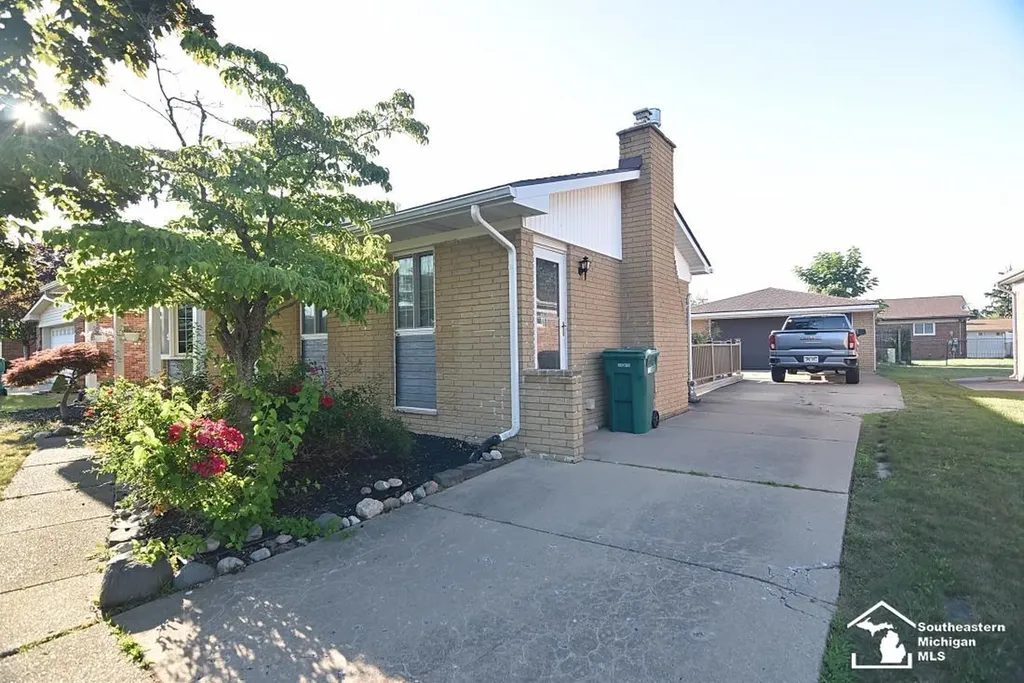 20474 Indiana Avenue Brownstown Charter Township MI 48183