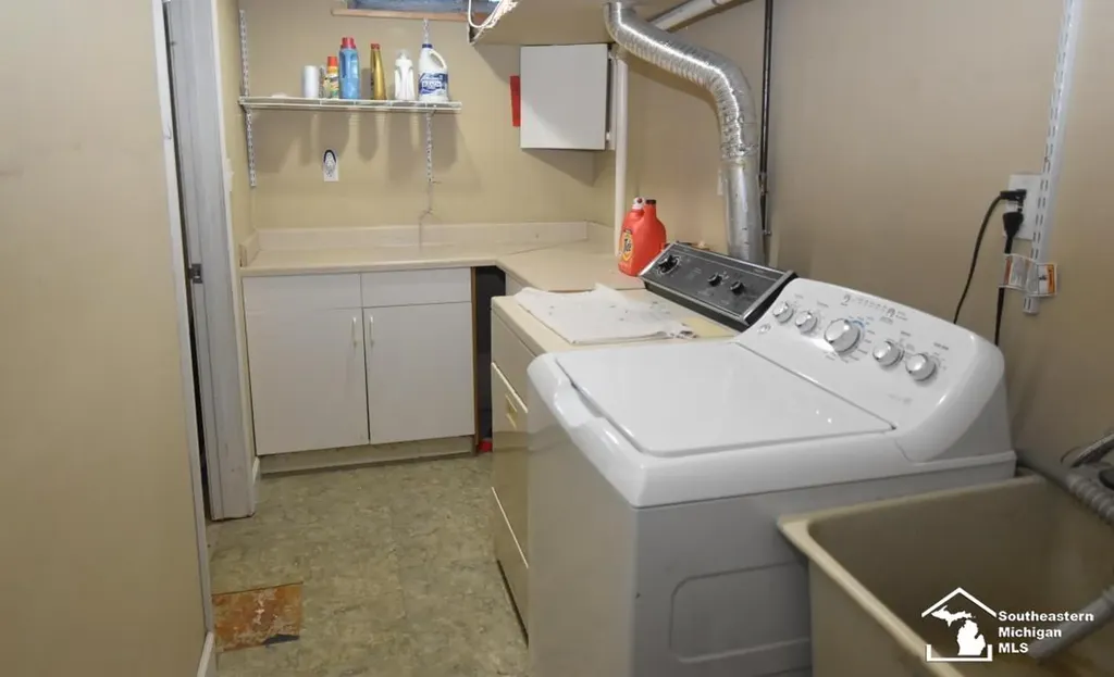 20474 Indiana Avenue Brownstown Charter Township MI 48183