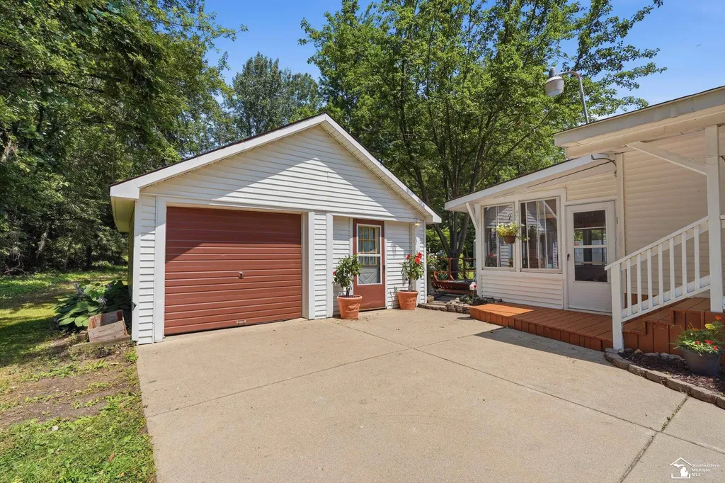 26396 Sibley Road Brownstown Charter Township MI 48174