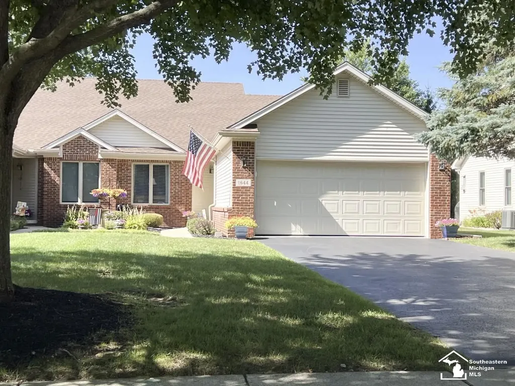 1644 Spruce Court Bedford Township MI 48182