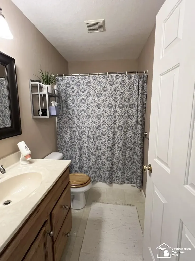 1644 Spruce Court Bedford Township MI 48182