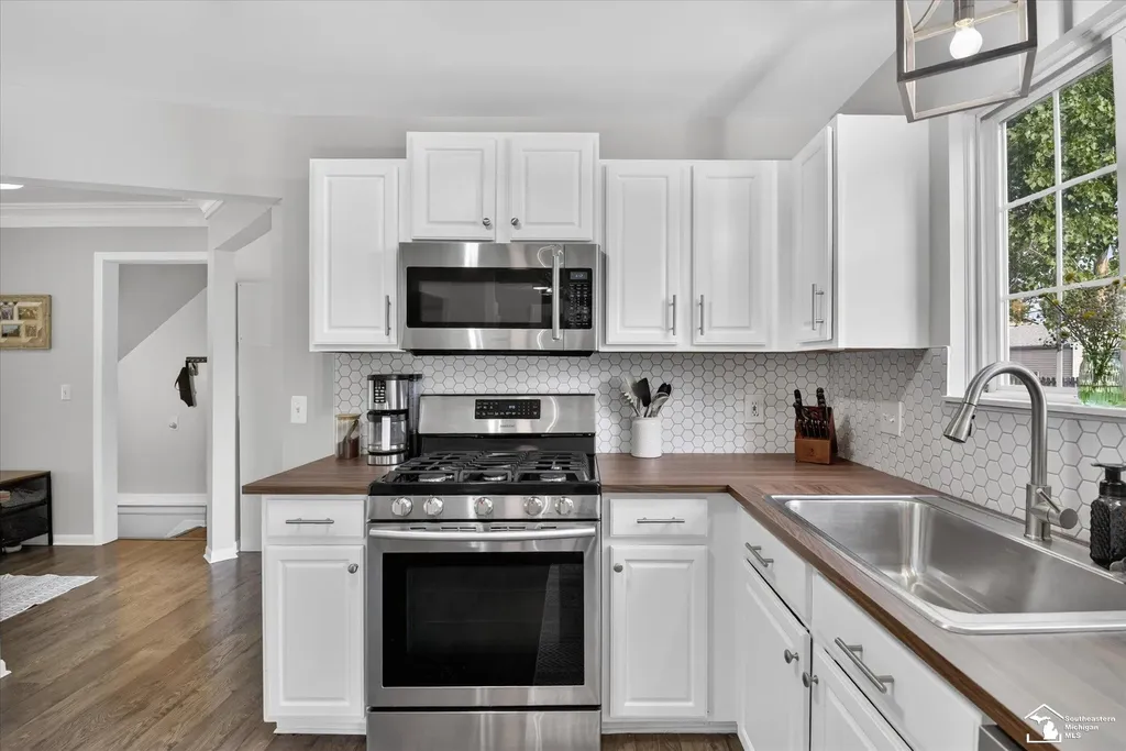43616 Lotus Drive Canton Charter Township MI 48188