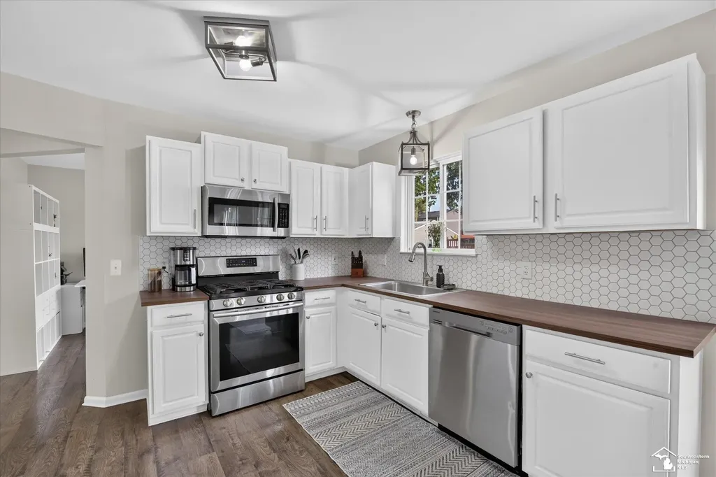 43616 Lotus Drive Canton Charter Township MI 48188