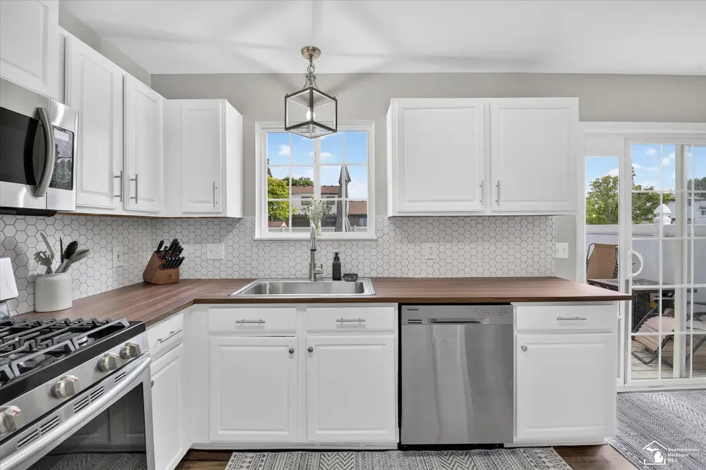 43616 Lotus Drive Canton Charter Township MI 48188