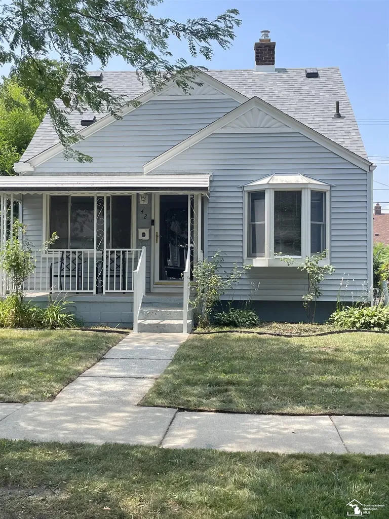 42 Cleveland Street Trenton City MI 48183