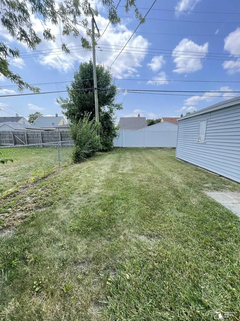 42 Cleveland Street Trenton City MI 48183