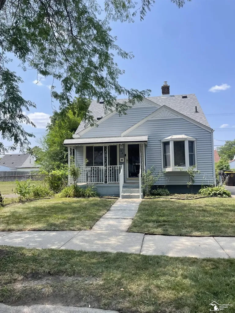 42 Cleveland Street Trenton City MI 48183