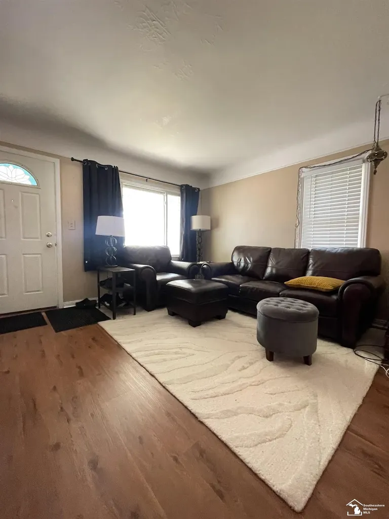 42 Cleveland Street Trenton City MI 48183