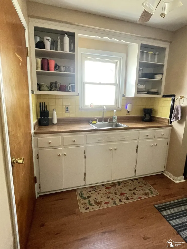 42 Cleveland Street Trenton City MI 48183