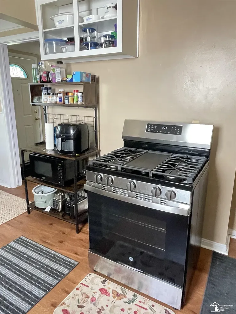 42 Cleveland Street Trenton City MI 48183