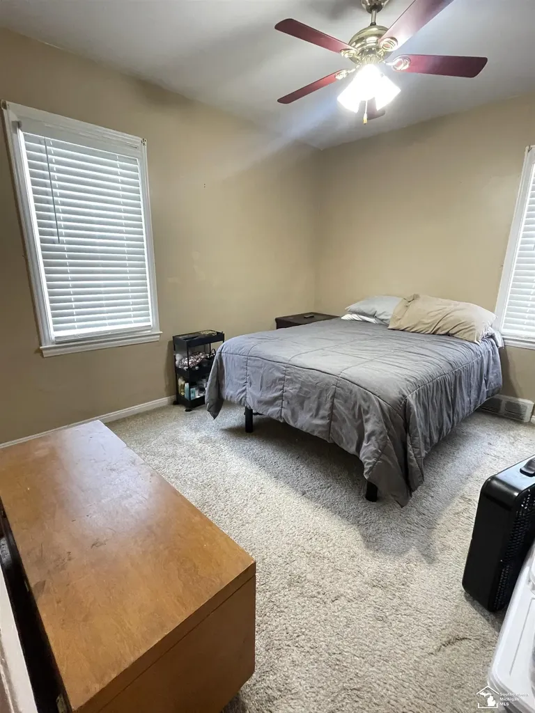 42 Cleveland Street Trenton City MI 48183