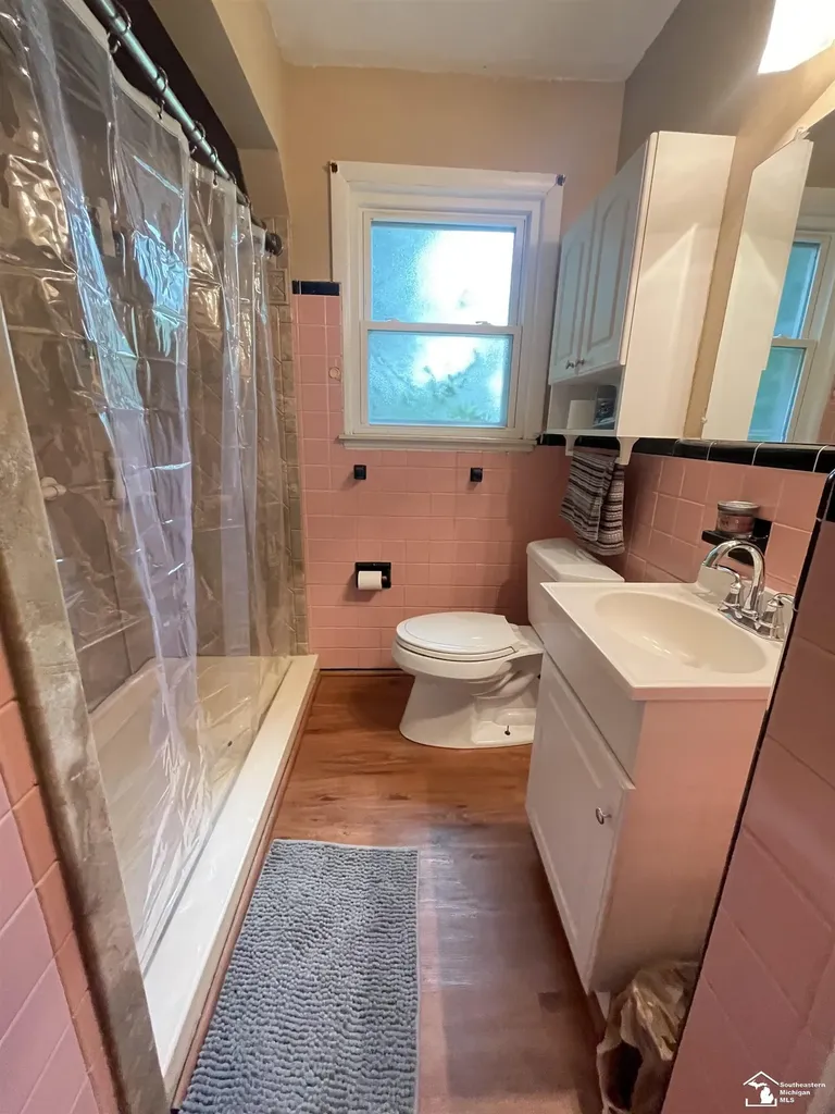 42 Cleveland Street Trenton City MI 48183