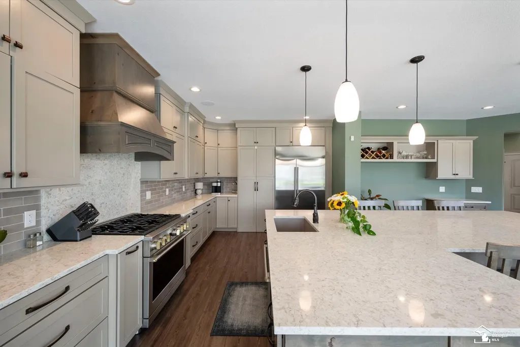 6615 Summerlyn Boulevard Bedford Township MI 48144
