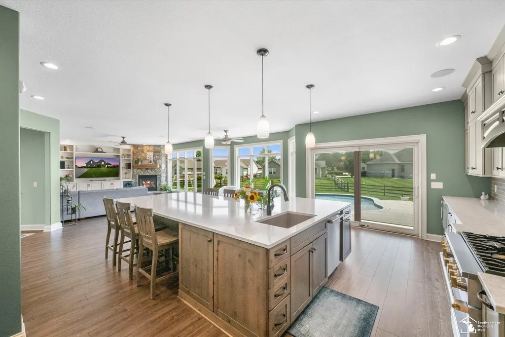 6615 Summerlyn Boulevard Bedford Township MI 48144