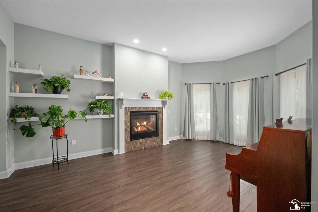 6615 Summerlyn Boulevard Bedford Township MI 48144