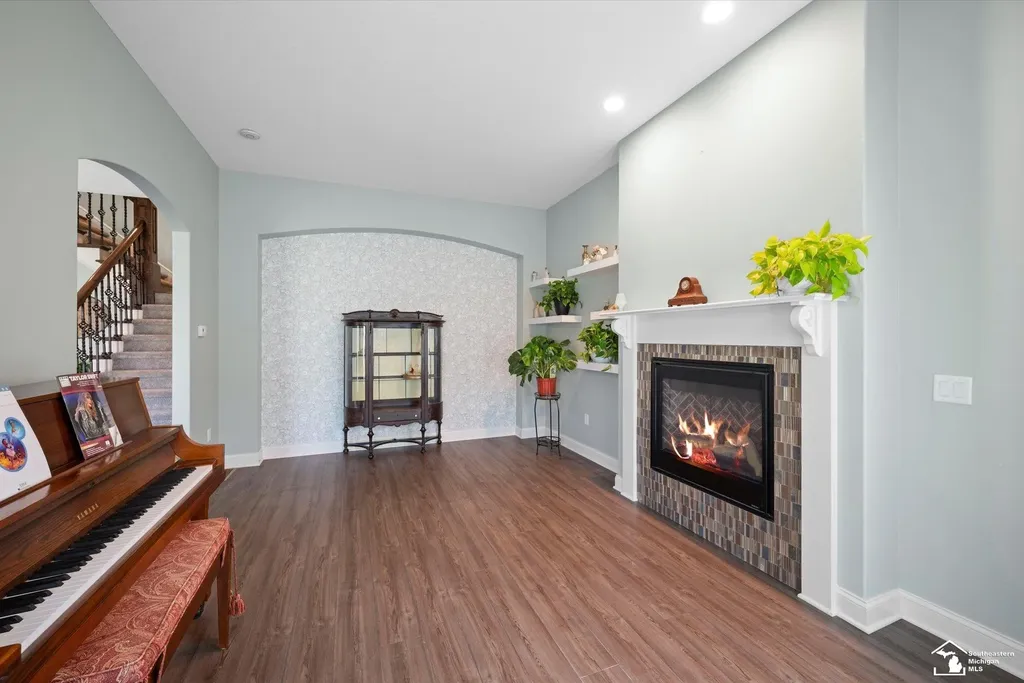 6615 Summerlyn Boulevard Bedford Township MI 48144