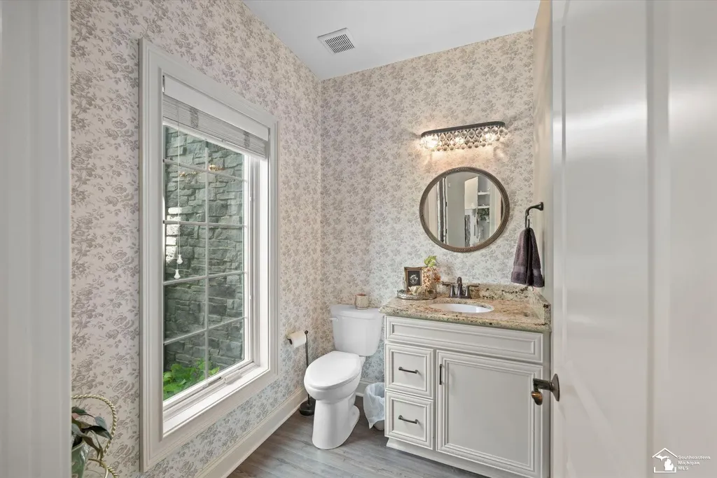 6615 Summerlyn Boulevard Bedford Township MI 48144