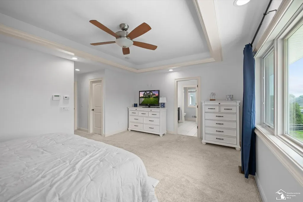 6615 Summerlyn Boulevard Bedford Township MI 48144