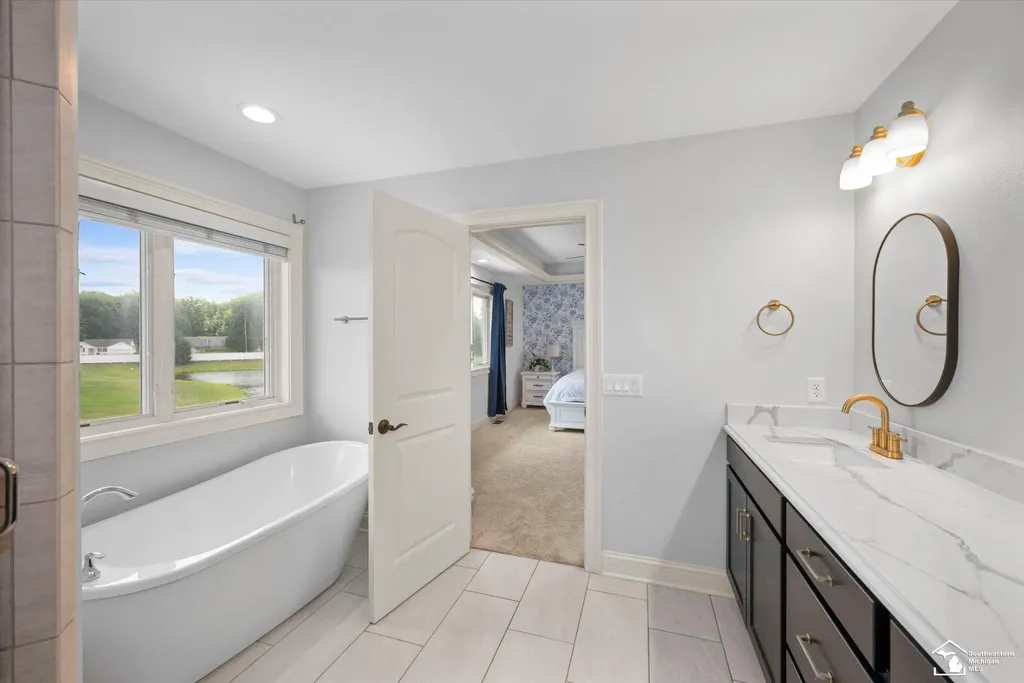 6615 Summerlyn Boulevard Bedford Township MI 48144