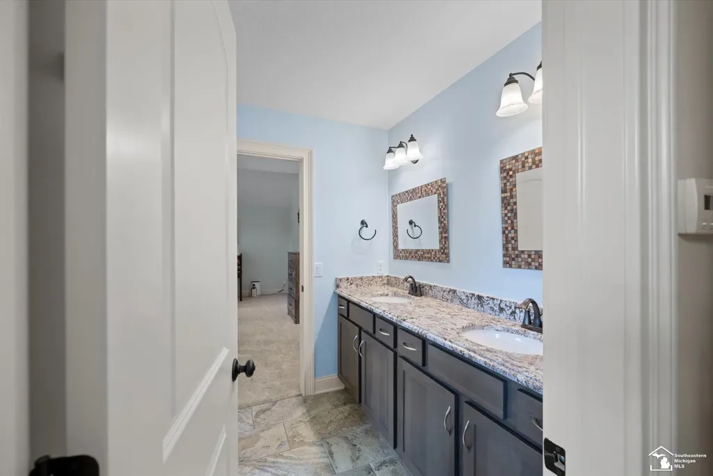 6615 Summerlyn Boulevard Bedford Township MI 48144