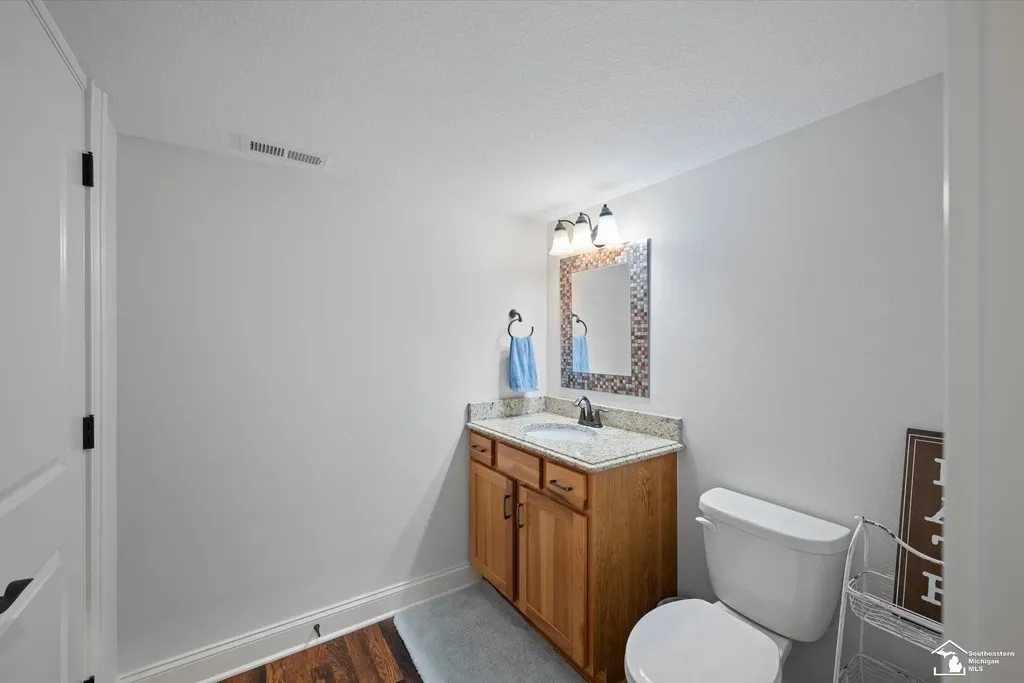 6615 Summerlyn Boulevard Bedford Township MI 48144