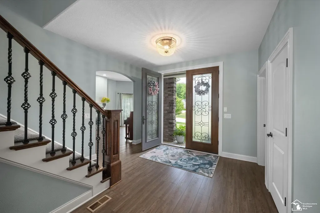 6615 Summerlyn Boulevard Bedford Township MI 48144