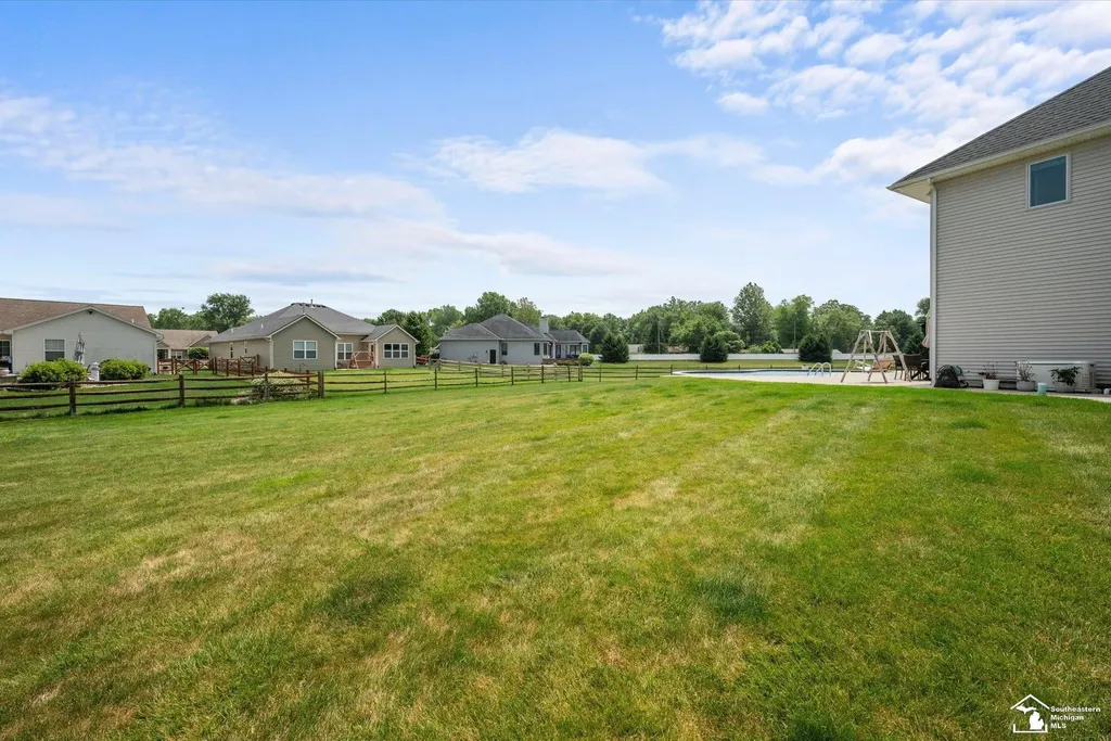 6615 Summerlyn Boulevard Bedford Township MI 48144