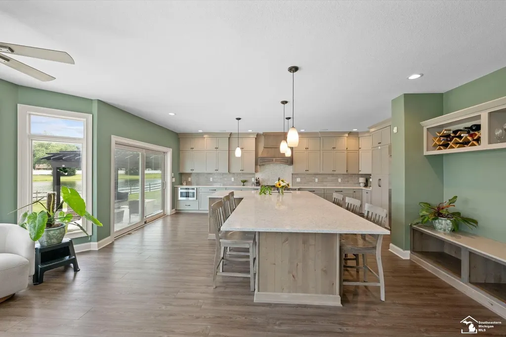 6615 Summerlyn Boulevard Bedford Township MI 48144