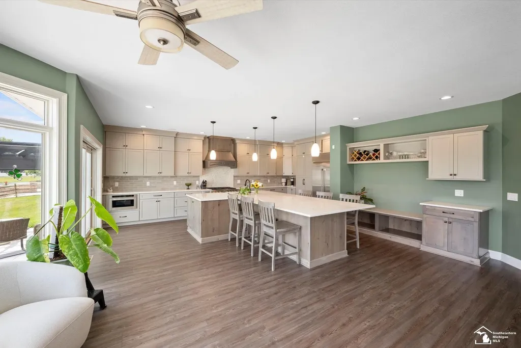 6615 Summerlyn Boulevard Bedford Township MI 48144