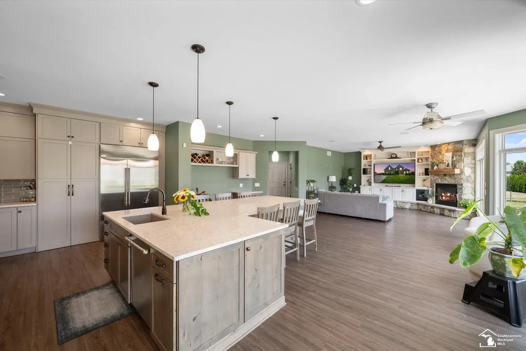 6615 Summerlyn Boulevard Bedford Township MI 48144