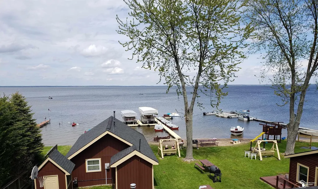 5380 W Houghton Lake Drive Roscommon Township MI 48629