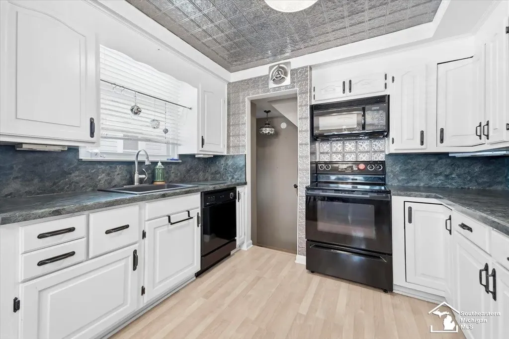 1514 Leblanc Street Lincoln Park City MI 48146