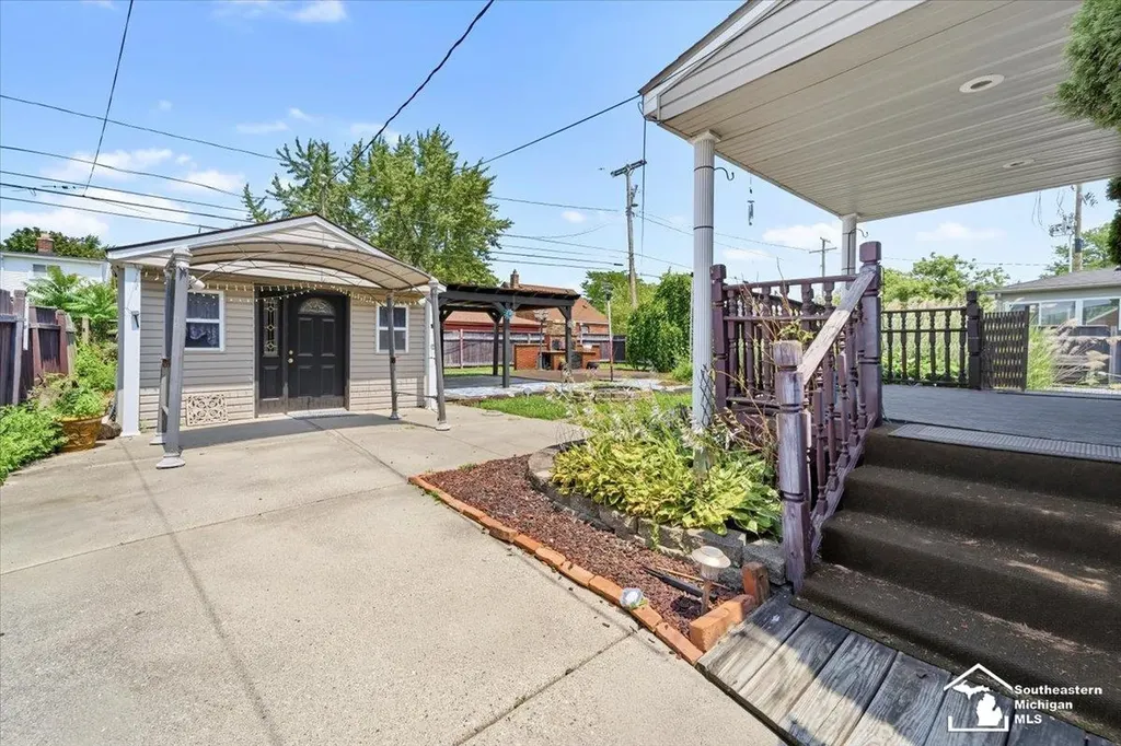1514 Leblanc Street Lincoln Park City MI 48146