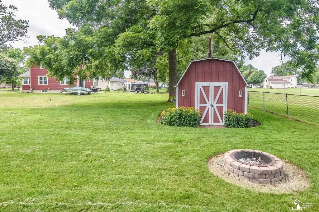 2042 Wilson Drive Erie Township MI 48133